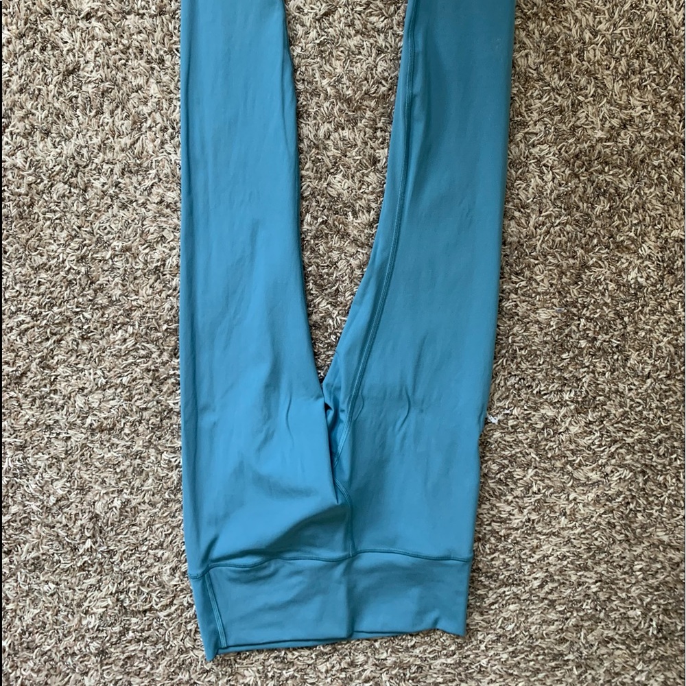 Lululemon Wonderunder 28” sz 8
